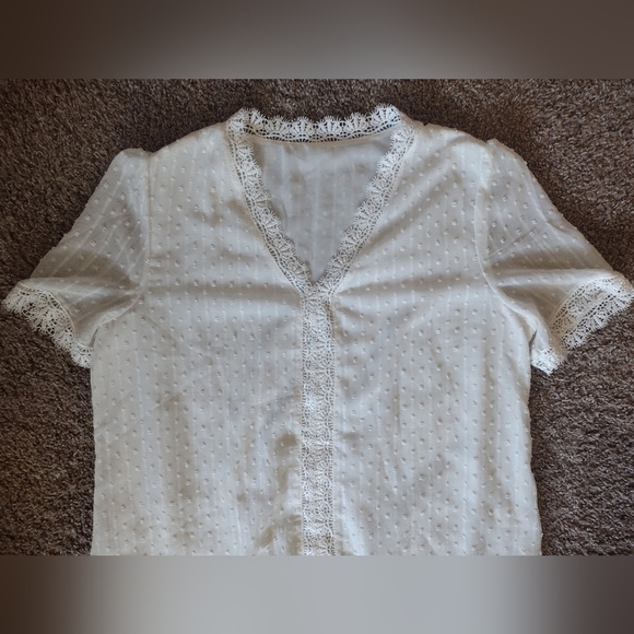 Elegant Ivory Lace Trim Top Large - Picture 4 of 12